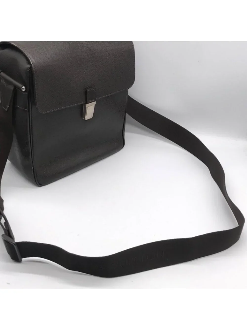 Louis Vuitton Taiga Shoulder Bag